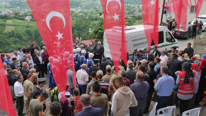 Bayraklarla Karşılandı 10