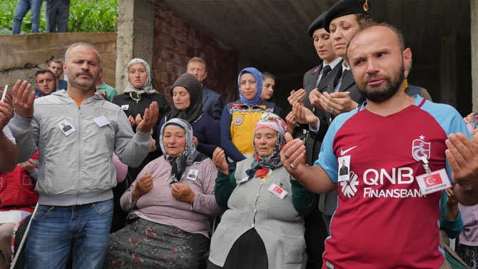 Bayraklarla Karşılandı 11