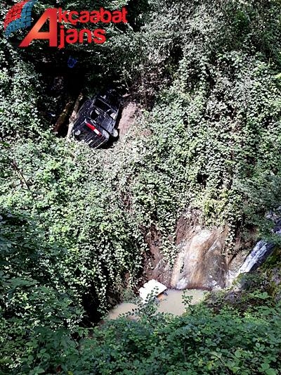 Araç Uçuruma Yuvarlandı 10