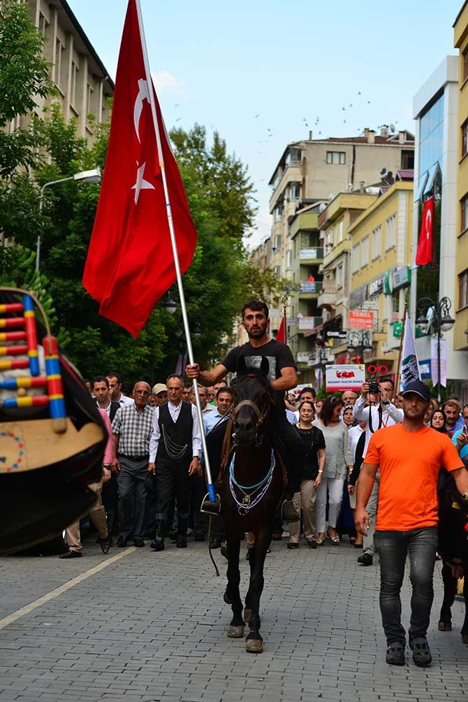 28. Uluslararası Akçaabat Müzik ve Halk Oyunları Festivali devam ediyor. 10
