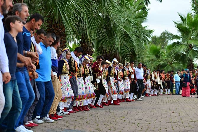 28. Uluslararası Akçaabat Müzik ve Halk Oyunları Festivali devam ediyor. 16