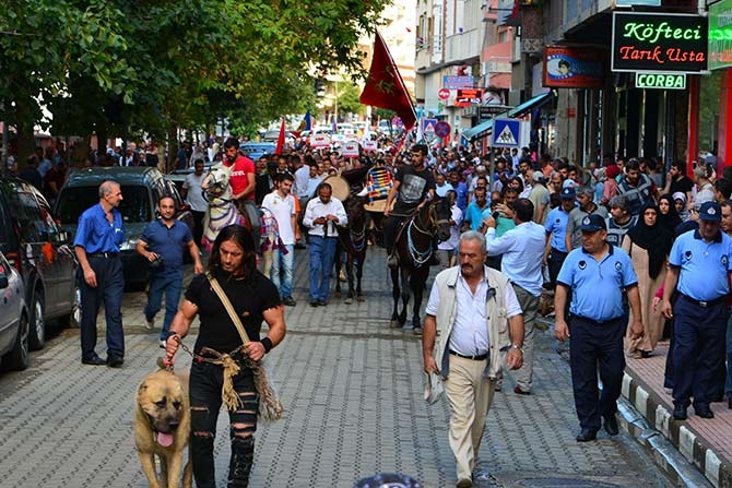 28. Uluslararası Akçaabat Müzik ve Halk Oyunları Festivali devam ediyor. 22