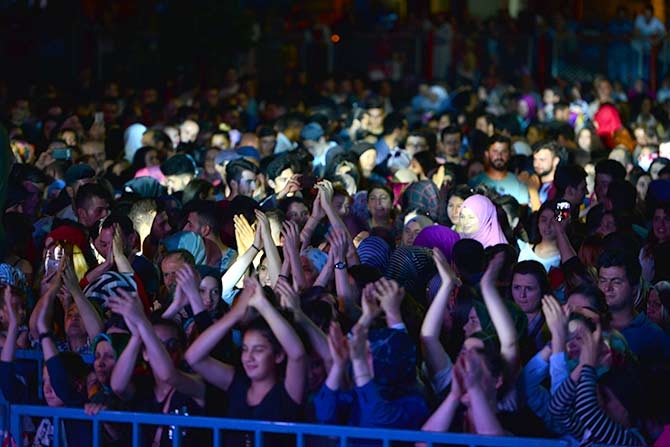 28. Uluslararası Akçaabat Müzik ve Halk Oyunları Festivali devam ediyor. 24