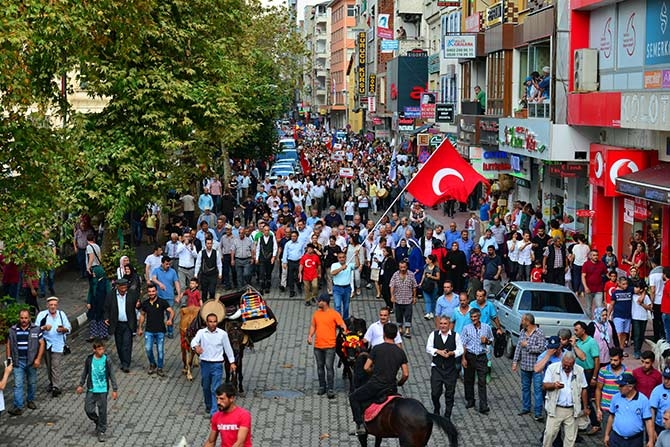 28. Uluslararası Akçaabat Müzik ve Halk Oyunları Festivali devam ediyor. 7