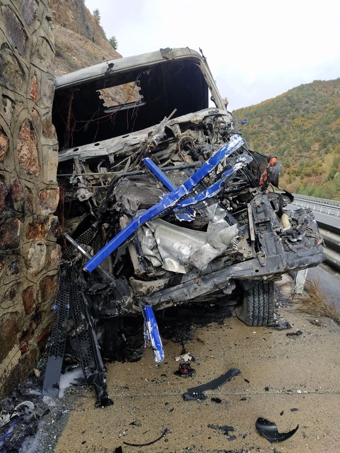 Gümüşhane'de Kamyon Yandı 21