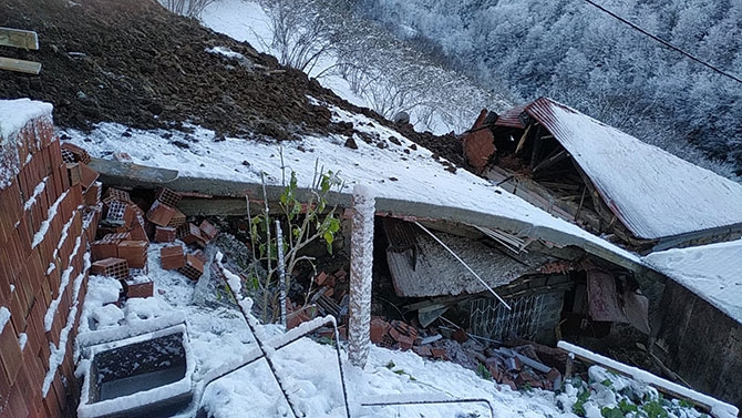 Akçaabat'ta Heyelan 10