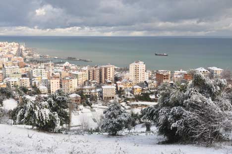 AKÇAABAT'A YILIN İLK KARI YAĞDI 1