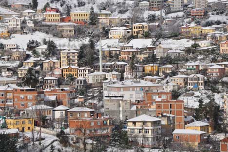 AKÇAABAT'A YILIN İLK KARI YAĞDI 5
