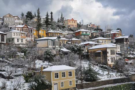 AKÇAABAT'A YILIN İLK KARI YAĞDI 7