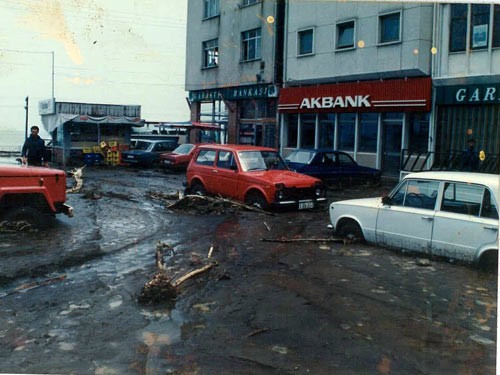 1990 SEL FELAKETİNDEN GÖRÜNTÜLER 16