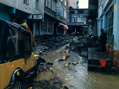 1990 SEL FELAKETİNDEN GÖRÜNTÜLER 17