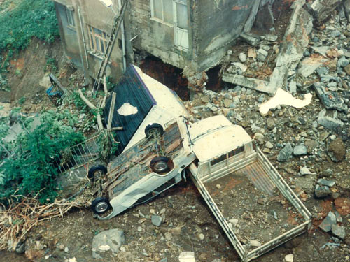 1990 SEL FELAKETİNDEN GÖRÜNTÜLER 3