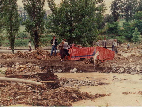 1990 SEL FELAKETİNDEN GÖRÜNTÜLER 4