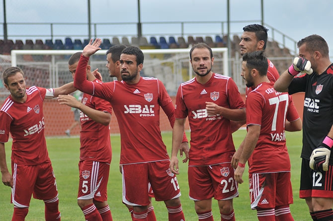 Akçaabat FK Tekirova Belediyespor'u 2-0 mağlup etti. 1