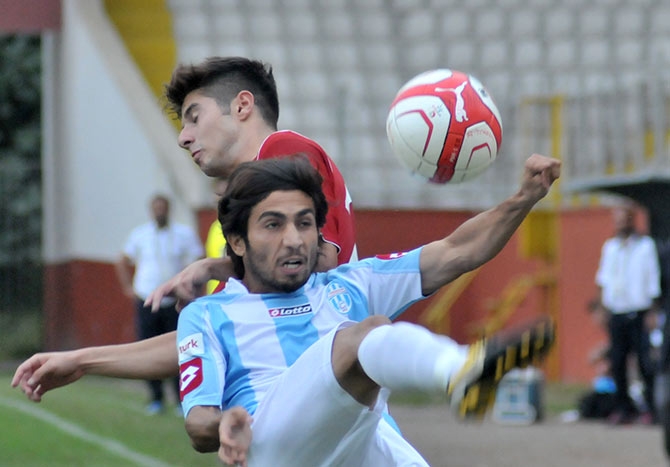 Akçaabat FK Tekirova Belediyespor'u 2-0 mağlup etti. 10