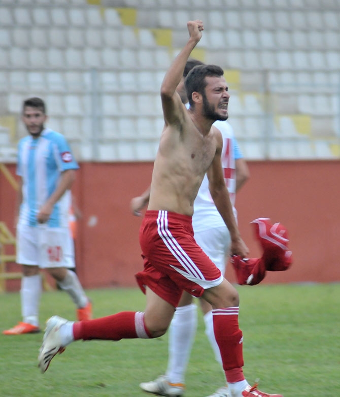 Akçaabat FK Tekirova Belediyespor'u 2-0 mağlup etti. 11