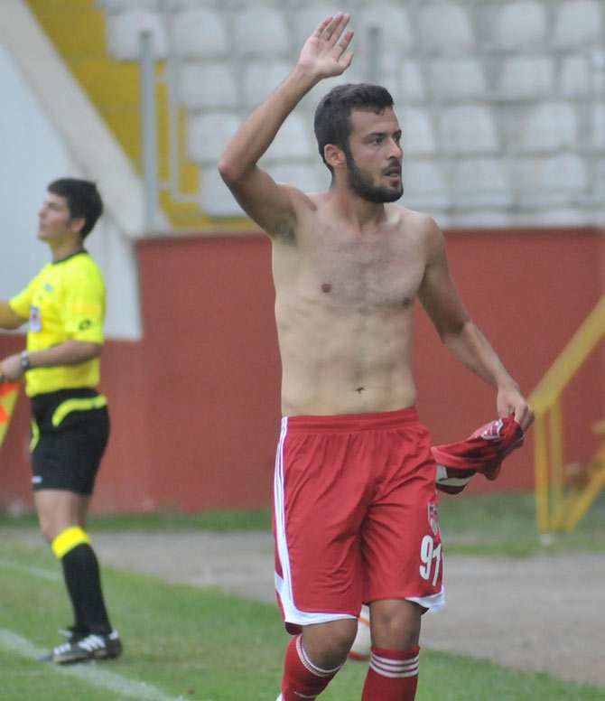 Akçaabat FK Tekirova Belediyespor'u 2-0 mağlup etti. 12