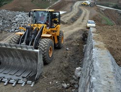 Yol Yapım Çalışmaları Sürüyor