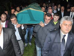 Cumur'un Naaşı Evinde Getirildi