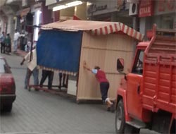 Lise Caddesinde Seyyar Büfe