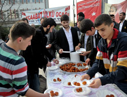 Mevlit yapılarak, tatlı dağıtıldı