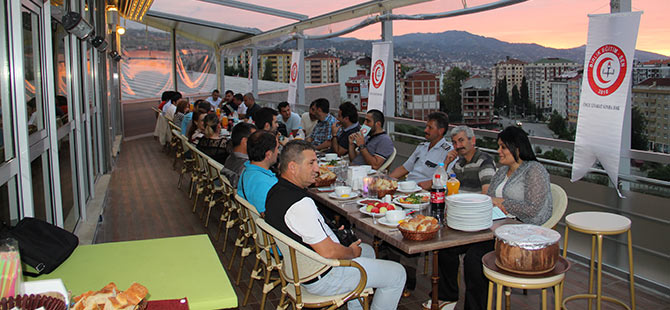 Birlik Eğitim-Sen'den İftar Yemeği