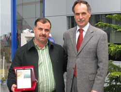 Başkandan Başaran'a Plaket