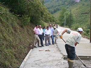 Köy yollarına beton