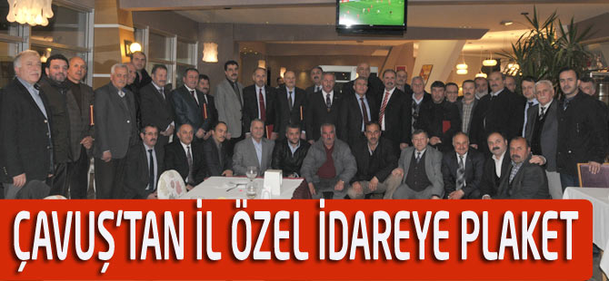Encümen Üyelerine Plaket Verildi.