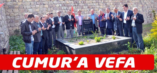 Mustafa Cumur'un Kabrine Ziyaret