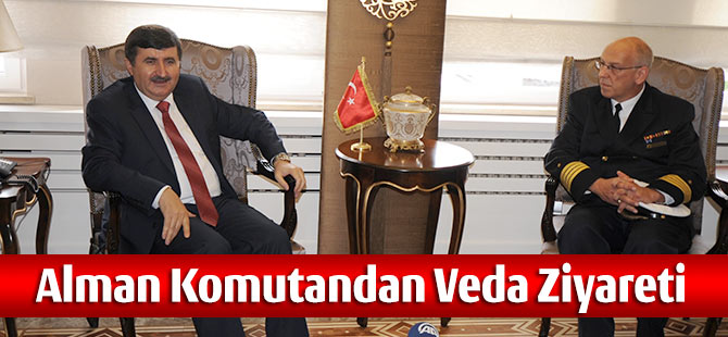 Vali Öz, Komutanı Makamında Komutanı Kabul etti.