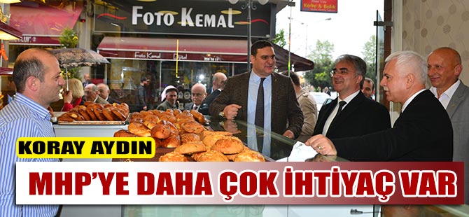 MHP Trabzon Milletvekili Adayları Akçaabat’ta esnaftan oy istedi.