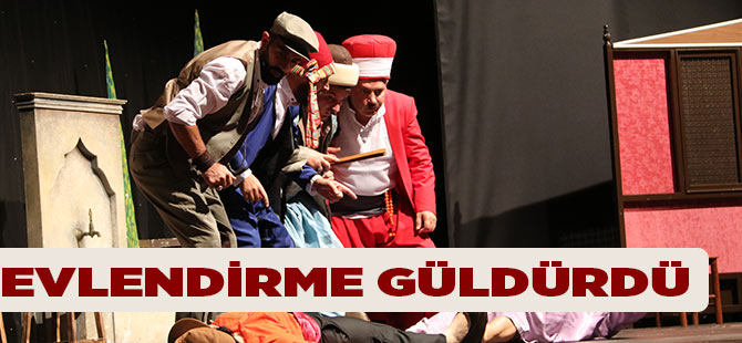 Tiyatroya İlgi Büyük