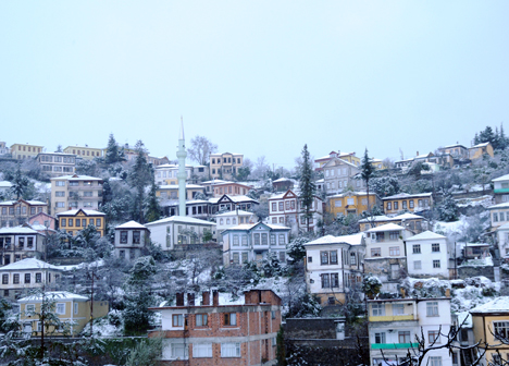 Orta Mahalle'de Kar Güzelliği