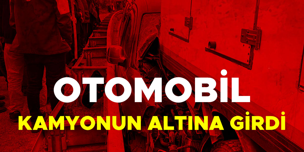 Akçakale'de Feci Kaza: Otomobil Kamyonun Altına Girdi, 4 Yaralı