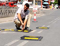 Yola Hız Kesici Engel