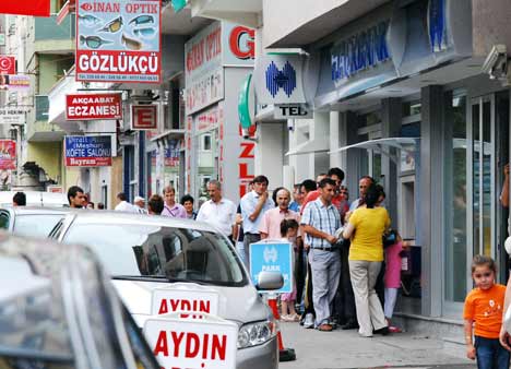 Kaldırımlara ATM İşgali