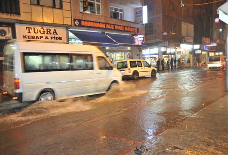 Akçaabat'ta Yağmur Etkili Oldu