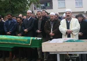 Kaya Altında Kalmışlardı