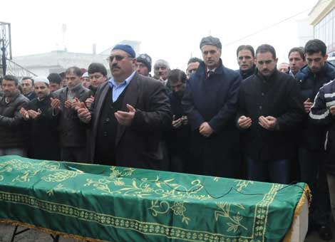 1 Mart Günü Defnedildi