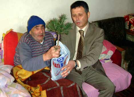 Şinik Bld. Başkanı'ndan Vefa Örneği