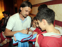 Futbolcular Gülbaharhatun Koleji'nde