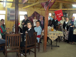 MHP'Li Kadınlar Stres Attı