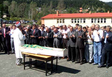 Çalköy'de Defnedildi