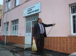 Muhtar Okulun Hademesi Gibi
