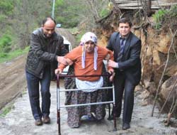 Evine Yürüyerek Gitti