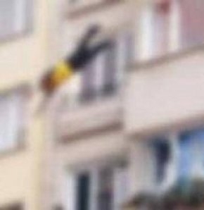Hastanenin 2. Katından Atladı