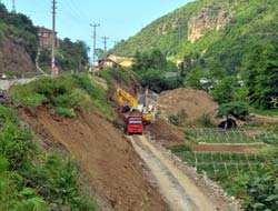 Yol Çalışmaları Sürüyor