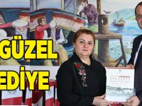 Sempozyum Kitabı Hediye Etti