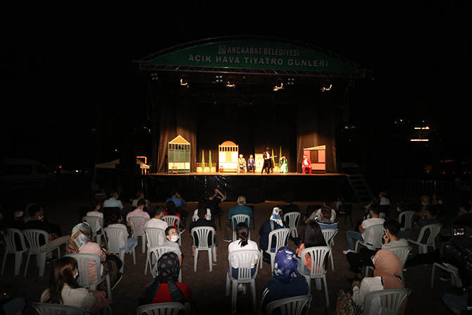 acik-hava-tiyatro-gunleri-2.jpg
